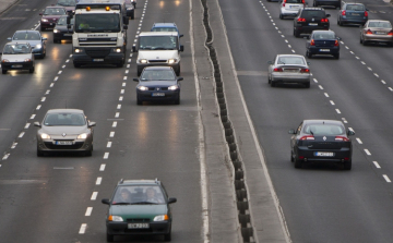 Teleautóval bukott meg a feketéző fuvaros