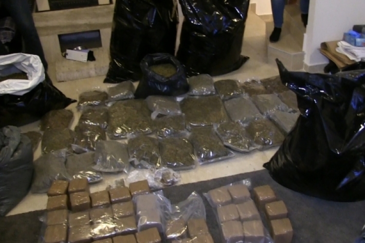 Több mint 140 kiló drogot találtak egy dílernél - VIDEÓ