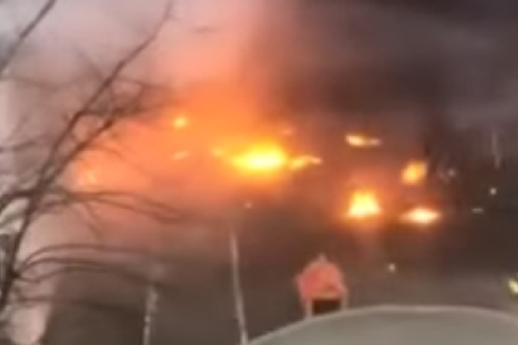 Helikopter zuhant egy óvodára Kijevben, az ukrán belügyminiszter és több gyerek is meghalt