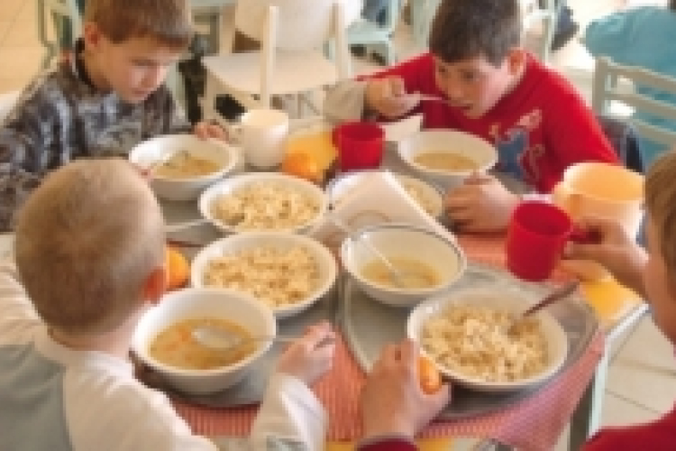 Több százezer gyermek ehet ingyen ősztől