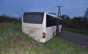 Ellopott egy buszt, majd balesetet szenvedett vele