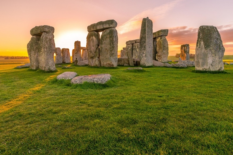 Hatvan év után került a helyére a Stonehenge egy eltűnt darabja