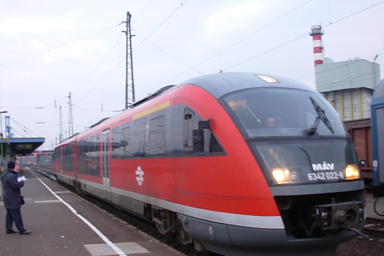 Gázolás miatt késnek a vonatok a fehérvári vonalon