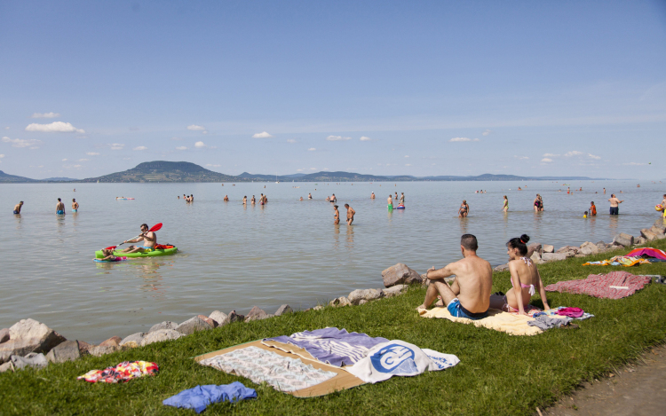 Csaknem 29 fokosra melegedett a Balaton