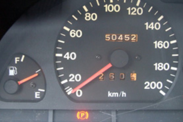 Továbbra is visszatekerik a kilométerórákat