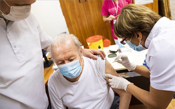 Az idősek oltásával gyorsítják fel a kampányt Horvátországban