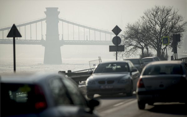 Vasárnap is marad a szmogriadó a fővárosban