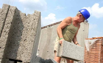 Lassan talál magára a lakásépítés az elemzők szerint