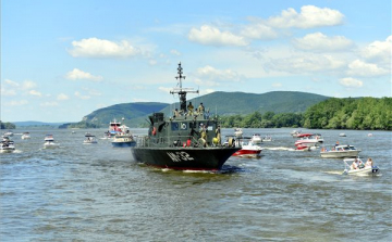 Hajós felvonulással nyitották meg a turisztikai szezont a Dunakanyarban