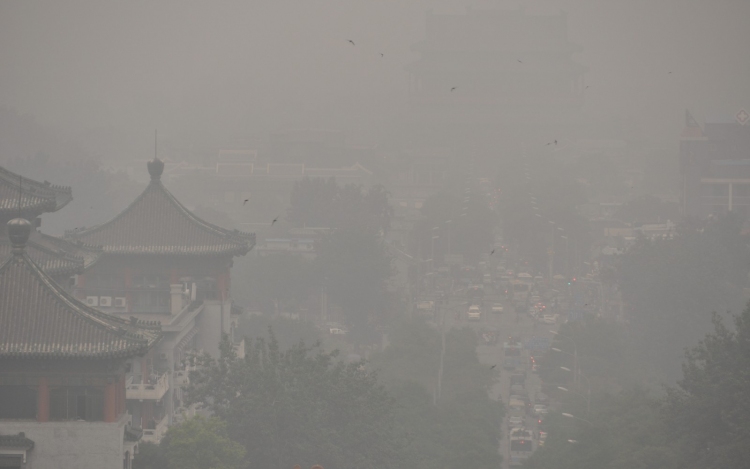 Felmérés - Egy nap a szmogos Pekingben 21 szál cigaretta elszívásával egyenlő
