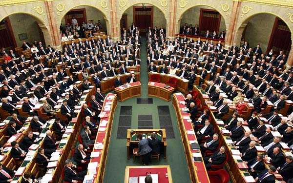 Devizahitelek - Benyújtották az elszámolási szabályokról szóló törvényt