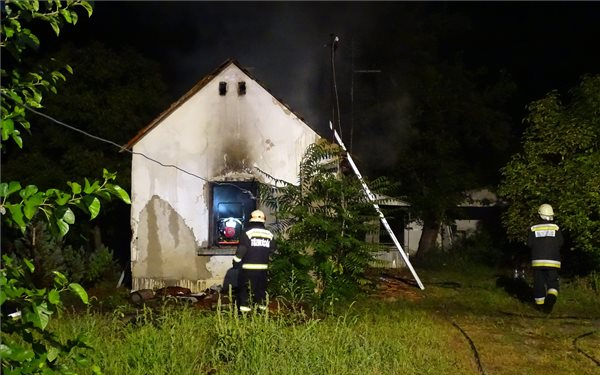 Lakástűzben meghalt egy ember Kecskeméten