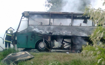 Kigyulladt és kiégett a győri egyetemistákat szállító busz